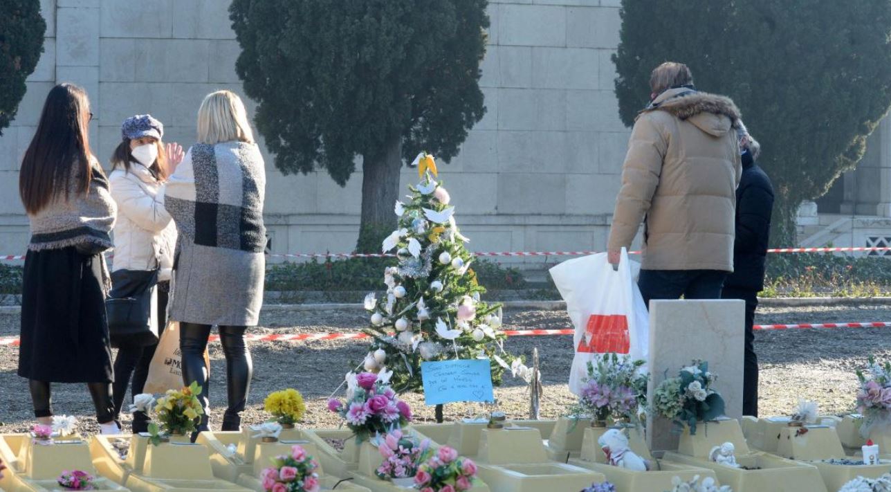 Brescia. Polizia impedisce ai genitori di commemorare i figli, lì dove c'erano le tombe dei bimbi mai nati 1